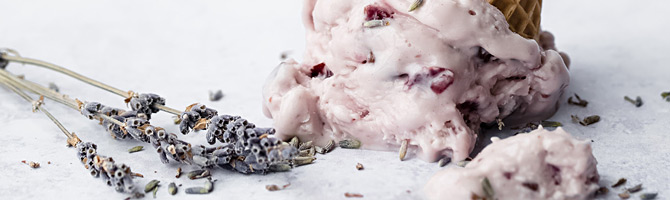 Beeren-Quark-Eis Lavendel